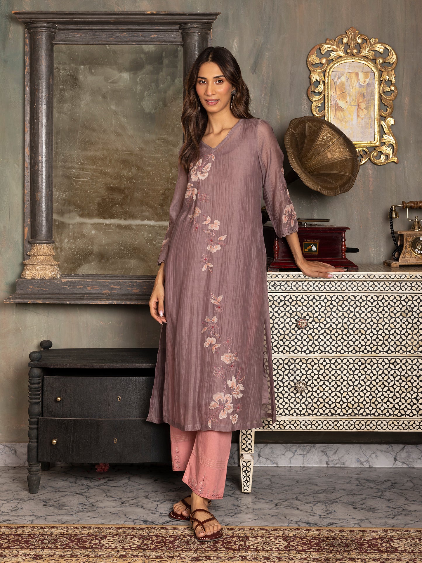 Mauve mul chanderi thread and fabric cutwork kurta set
