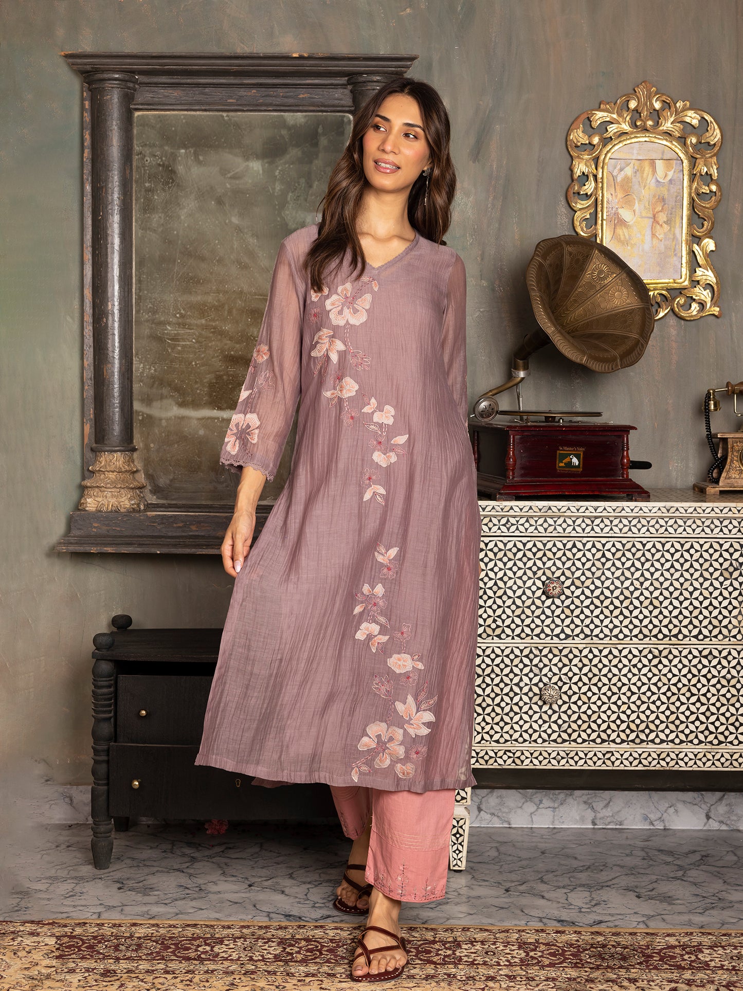 Mauve mul chanderi thread and fabric cutwork kurta set