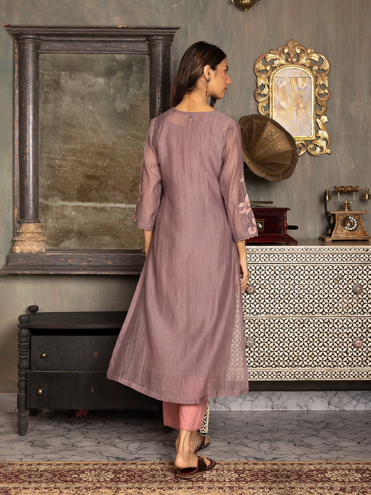 Mauve mul chanderi thread and fabric cutwork kurta set
