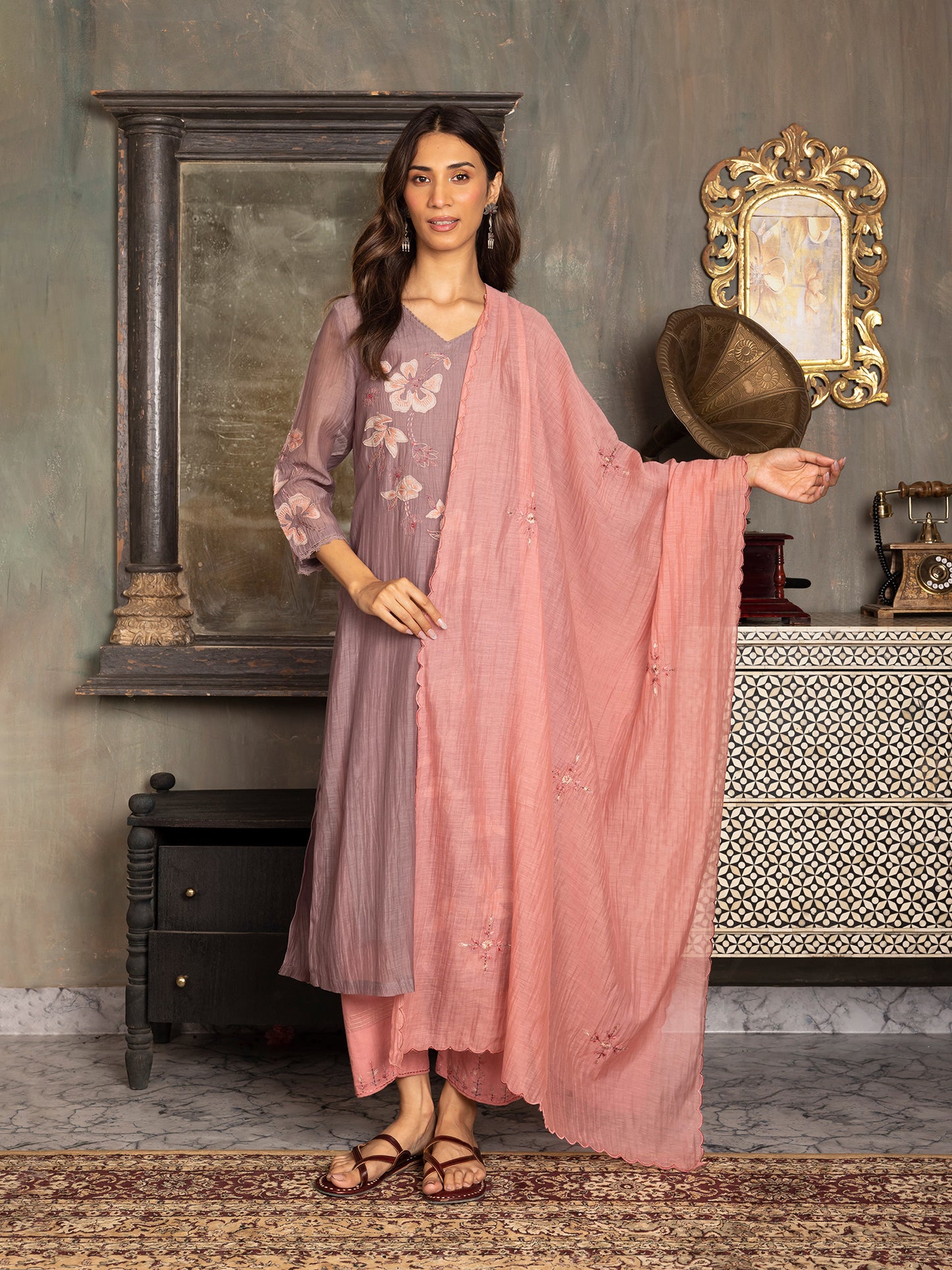 Mauve mul chanderi thread and fabric cutwork kurta set