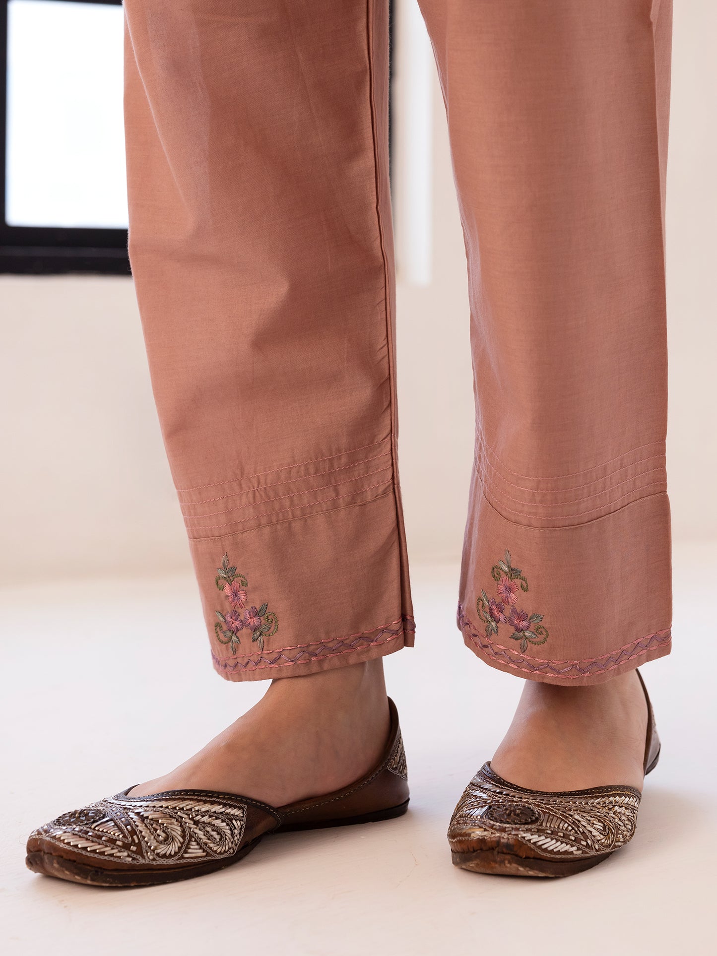 Burgundy mul chanderi thread work kurta set