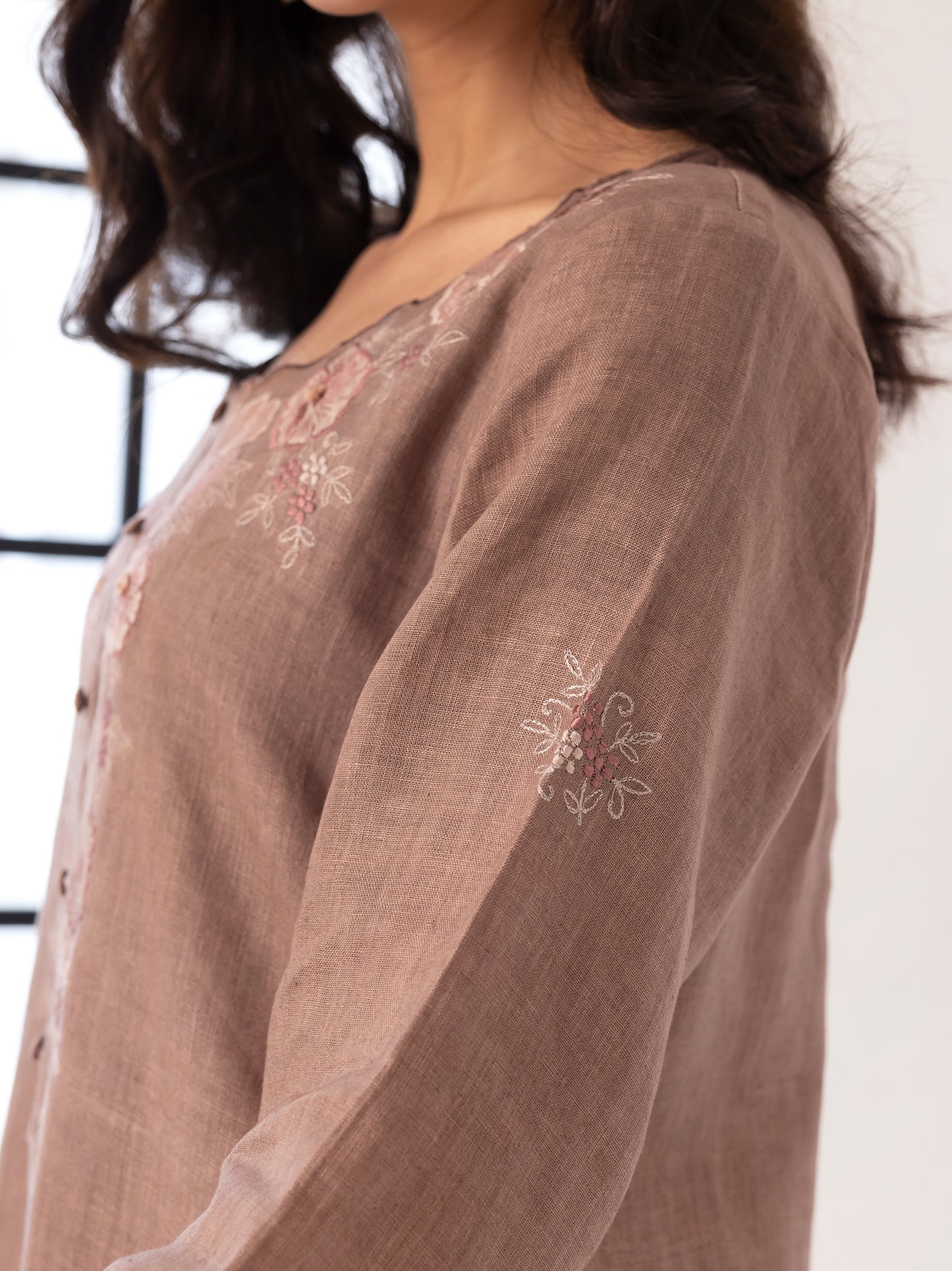 Beige linen thread and fabric cutwork kurta
